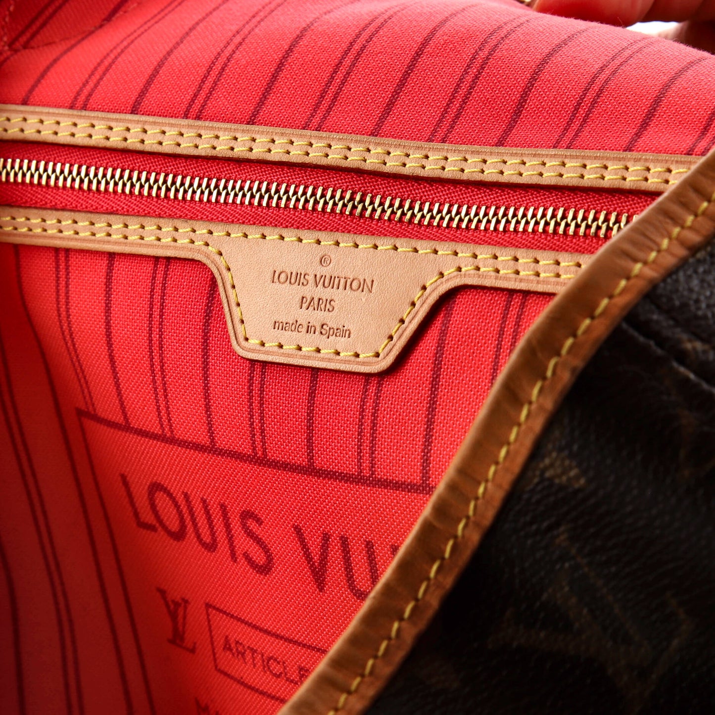 Neverfull NM Tote Limited Edition Cities V Monogram Canvas MM