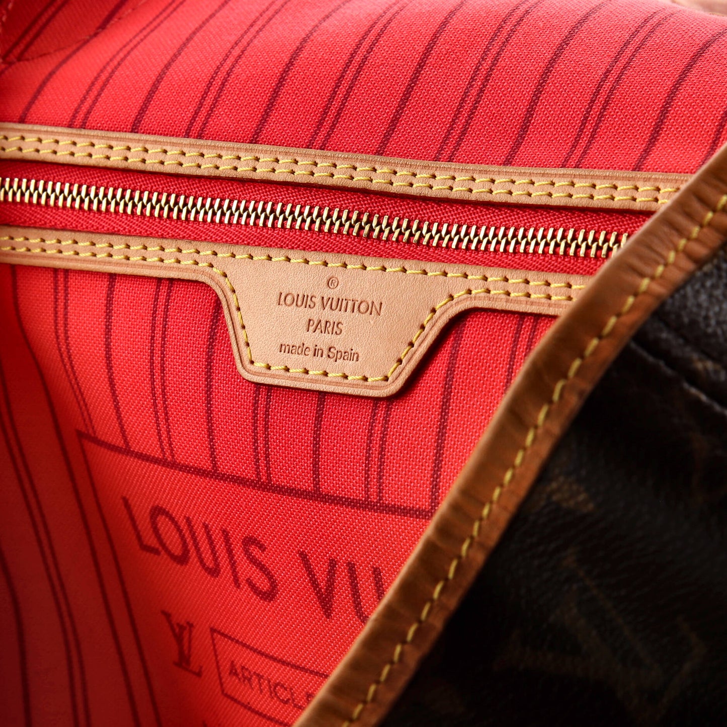 Neverfull NM Tote Limited Edition Cities V Monogram Canvas MM