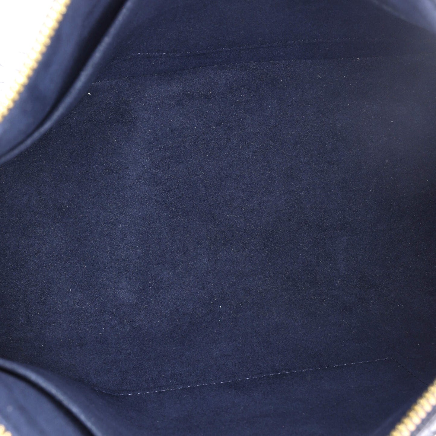 V Tote Monogram Empreinte Leather MM