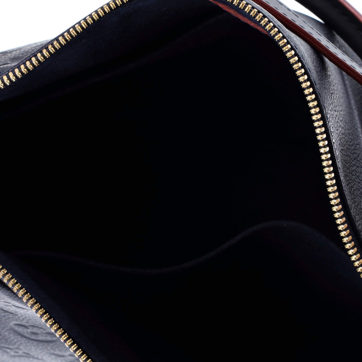 V Tote Monogram Empreinte Leather MM
