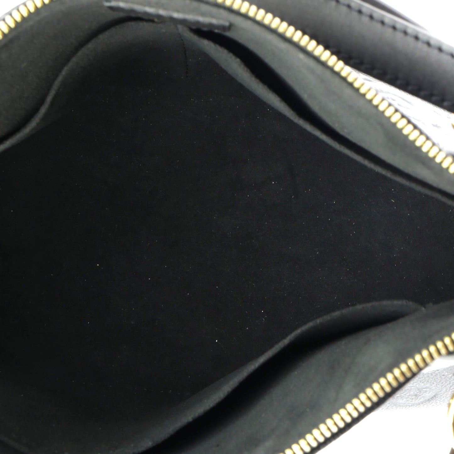 V Tote Monogram Empreinte Leather MM