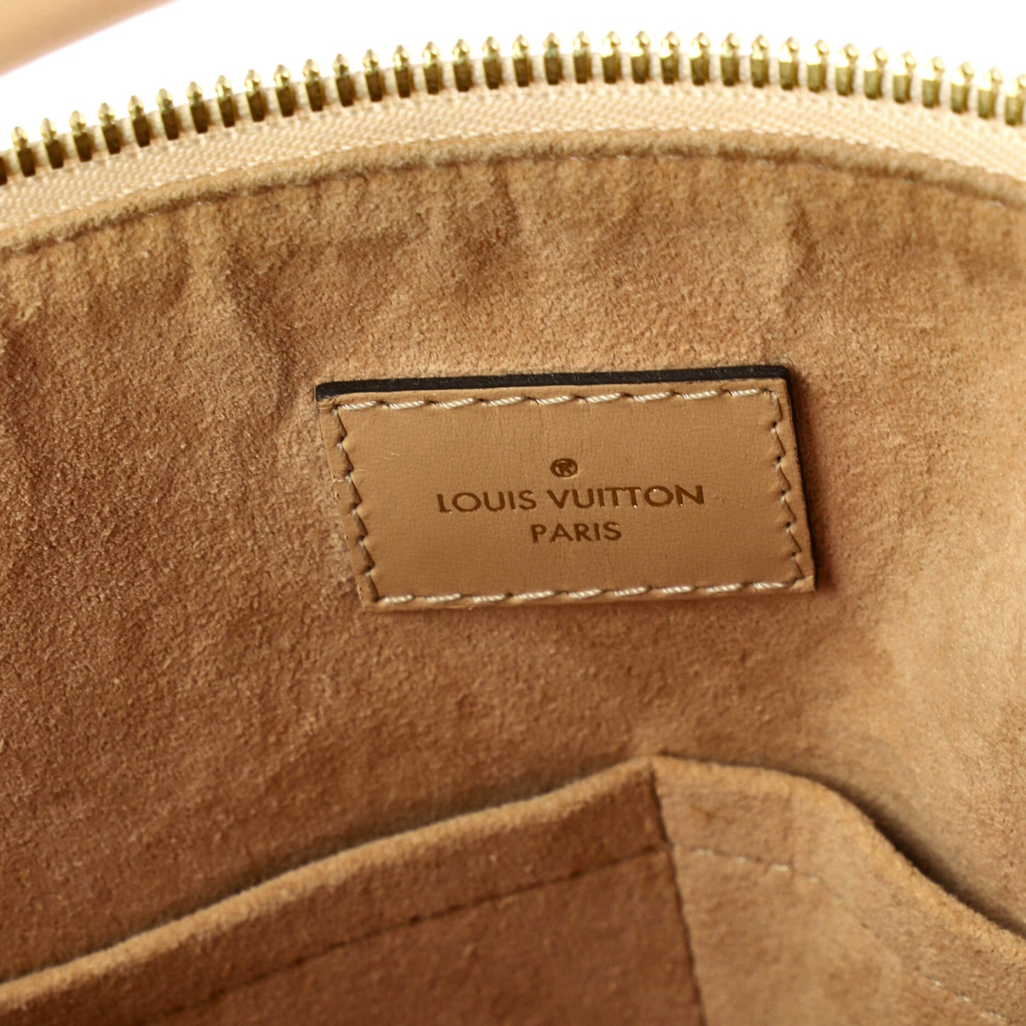 V Tote Monogram Empreinte Leather MM