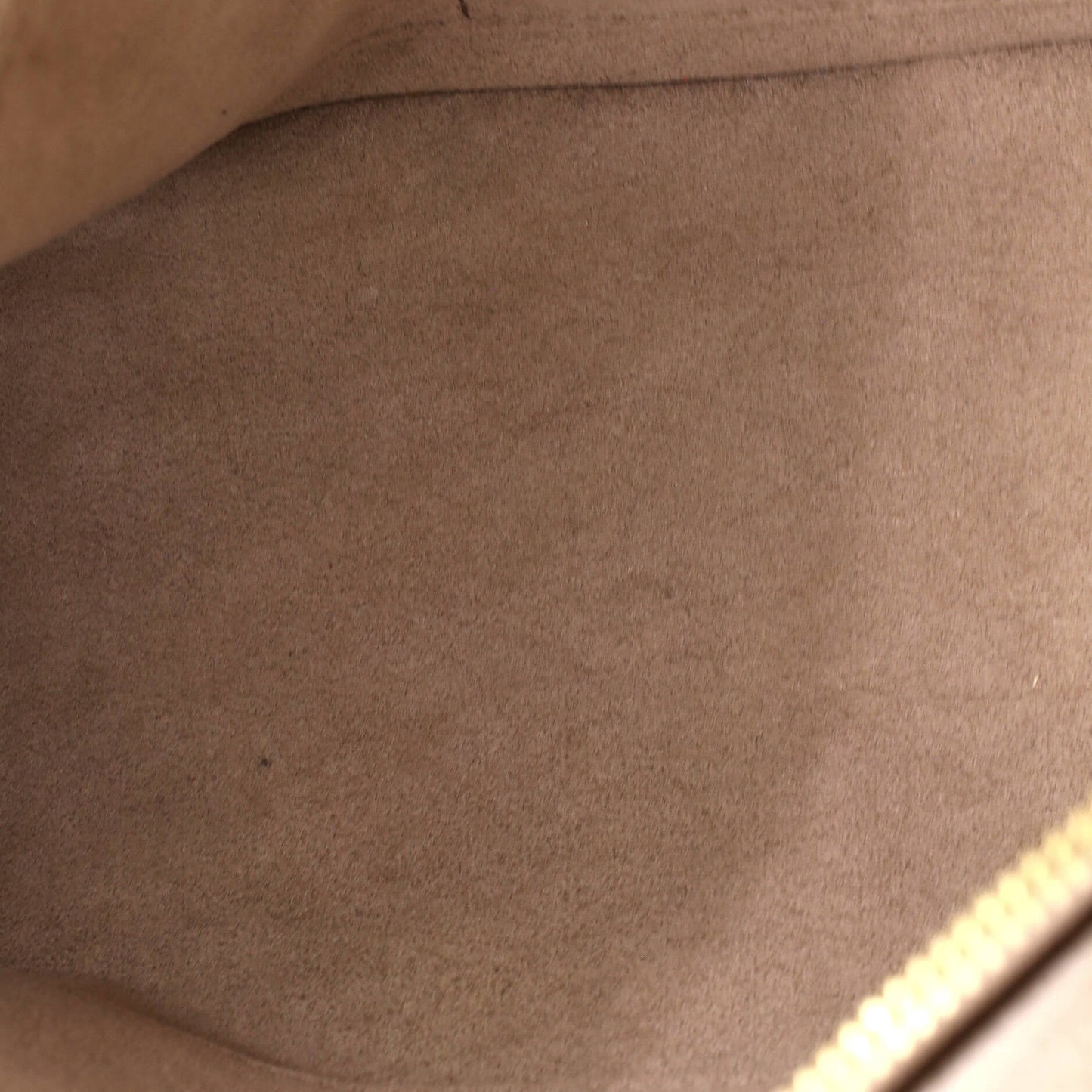 V Tote Monogram Empreinte Leather MM