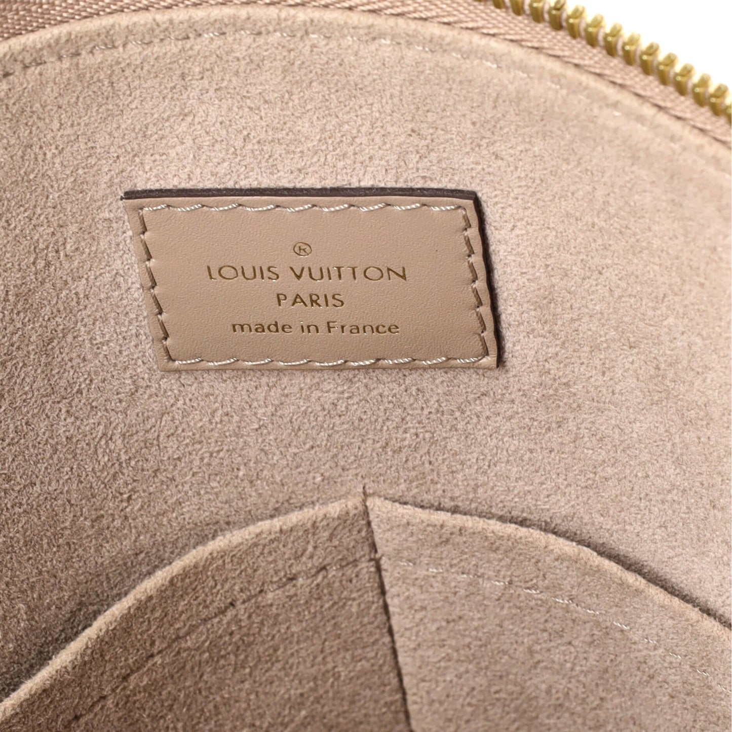V Tote Monogram Empreinte Leather MM