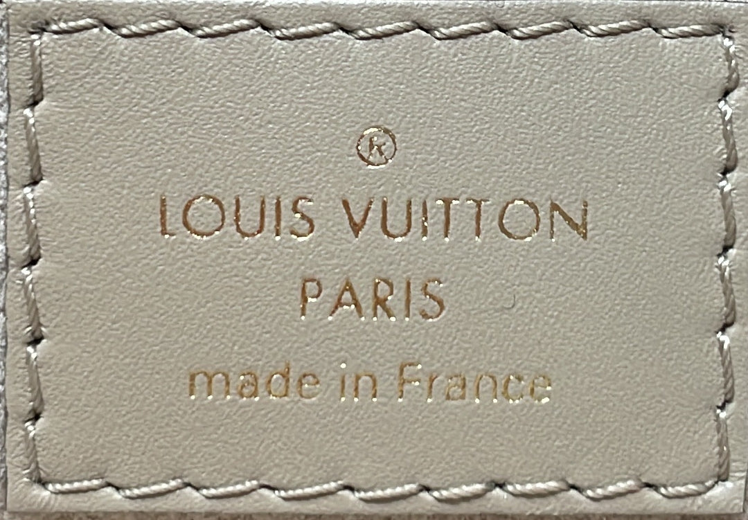 V Tote Monogram Empreinte Leather MM