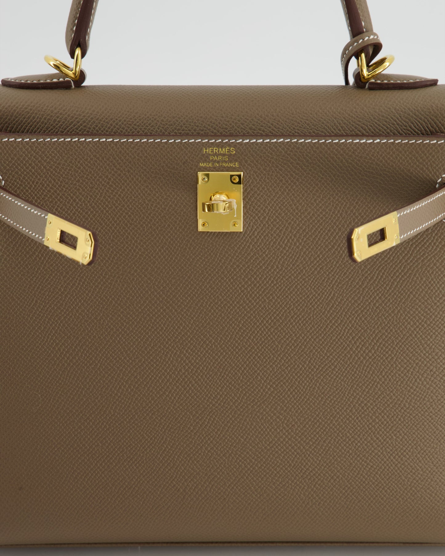 *HOLY GRAIL* Hermès Kelly 25cm spectre shops in Etoupe Epsom Leather and Gold Hardware