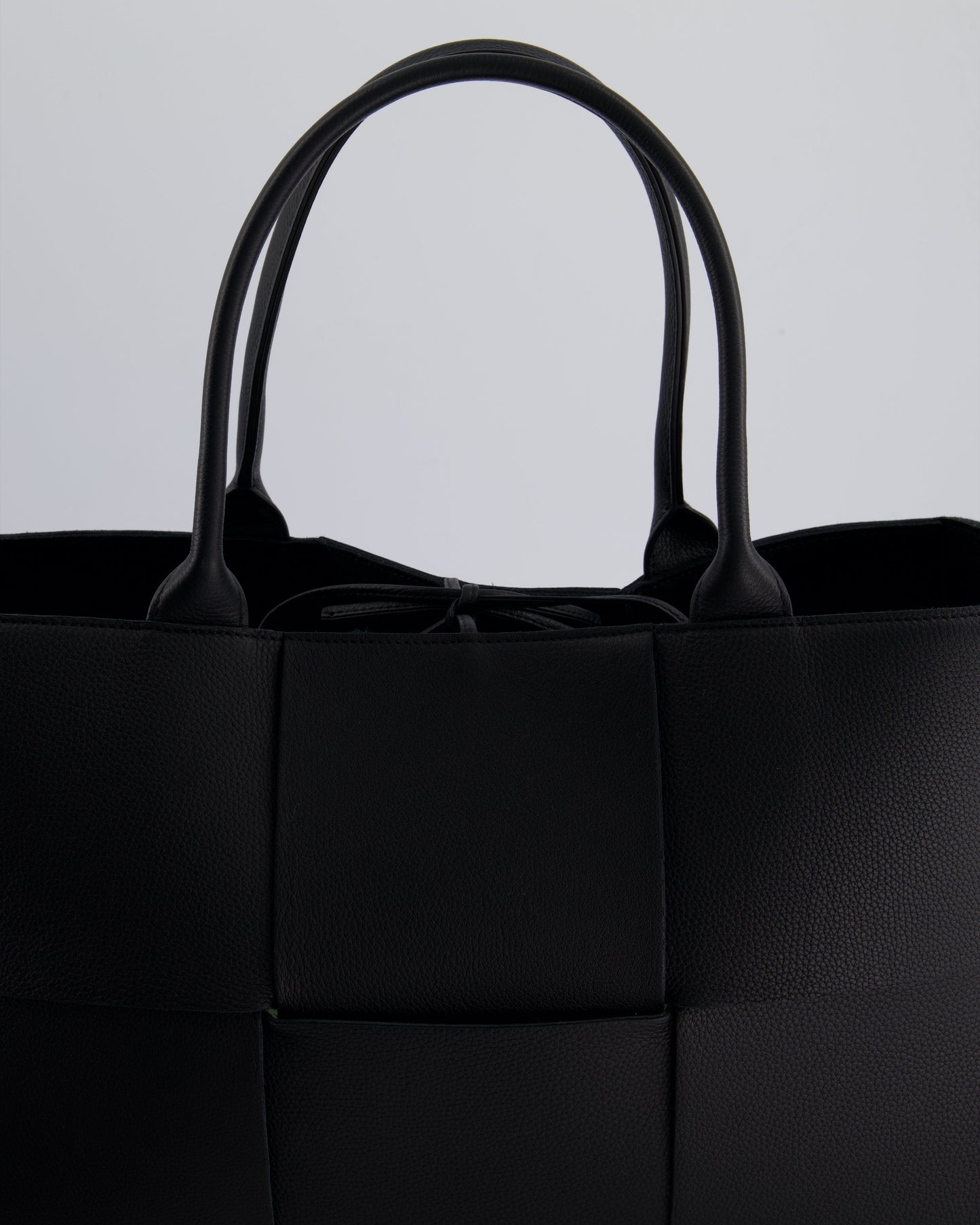 *HOT* Bottega Veneta Black Intrecciato Unstructured Arco Bag in Calfskin Leather with Pouch