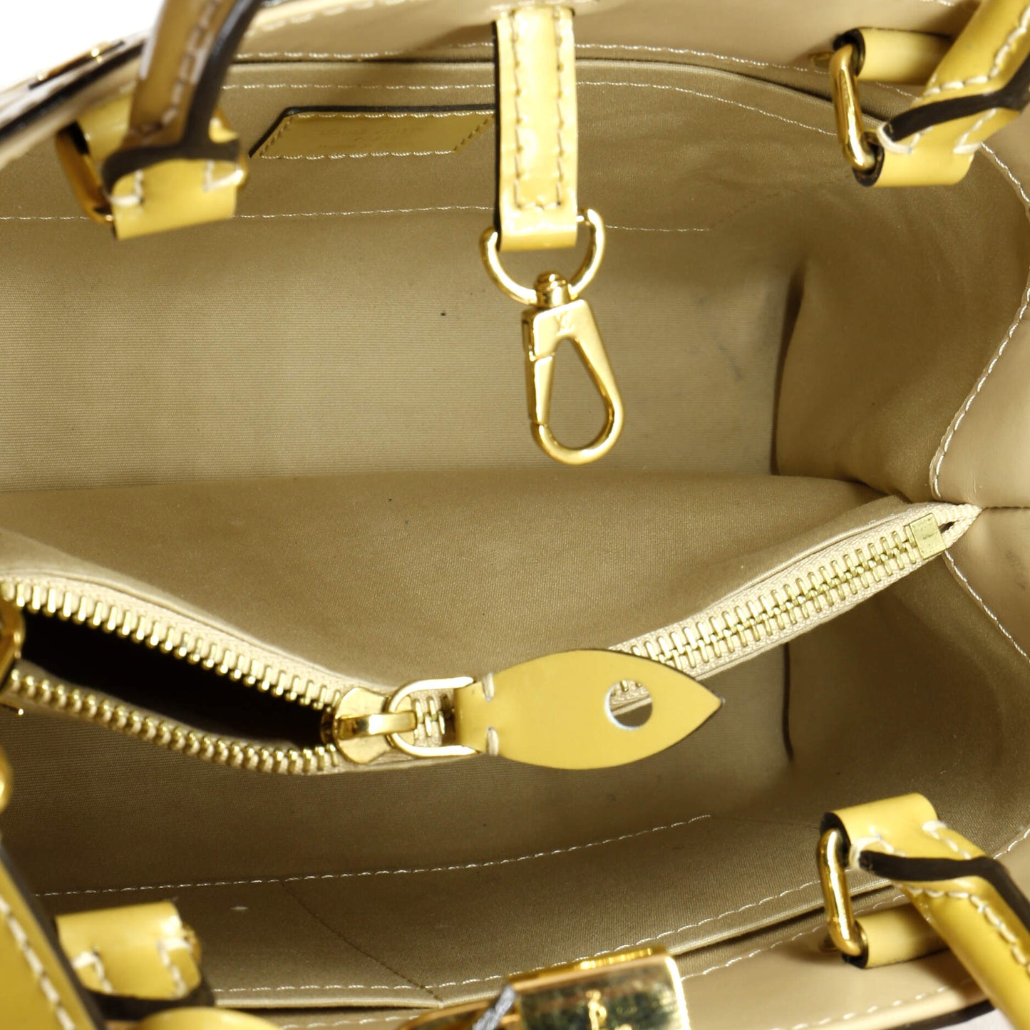 Montaigne Handbag Monogram Vernis BB